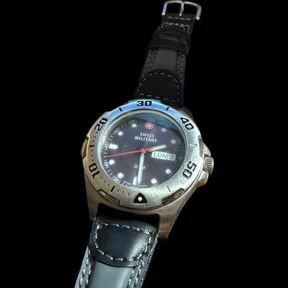 Swiss Military Diver Style Watch 200M Water Resistant Black Dial Day Date 79068